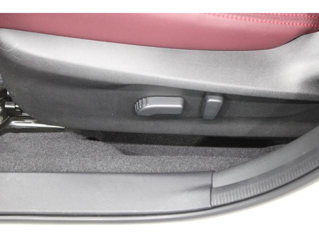 助手席もパワーシートを採用。シームレスで調整可能。最適なシートポジションを選択できます。