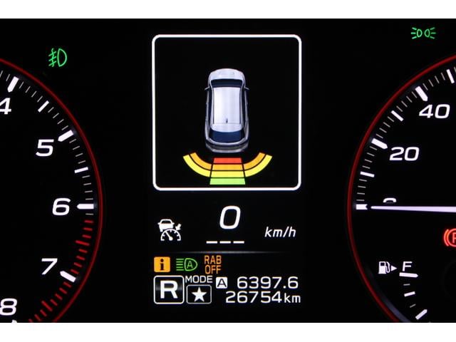 後退時ブレーキアシストのソナーセンサーの情報も表示。