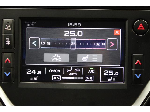 左右独立温度調整機能付きフルオートエアコン。運転席助手席で別々の温度設定が可能です。