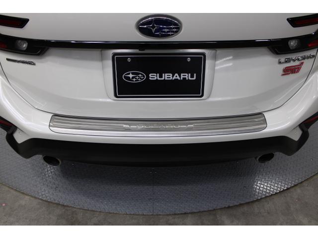 カーゴステップパネル（ステンレス）でリヤバンパーを保護してくれます。