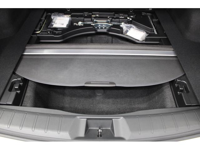 カーゴルームの床下のスペースに、かさばる小物や汚れた荷物をすっきり収納しておけます。