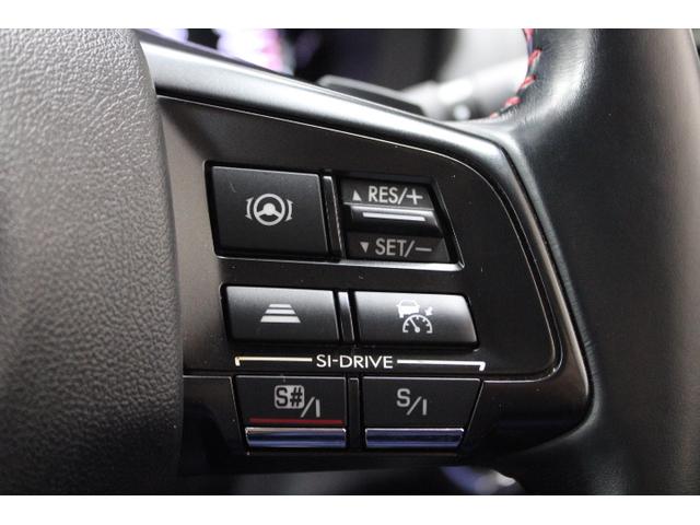 �S�ԑ���Ǐ]�N���[�Y�R���g���[���̂ق��A�G���W���̏o�͓�����ύX�ł���u�r�h�h���C�u���[�h�v�̃X�C�b�`���X�e�A�����O�E���ɑ����B