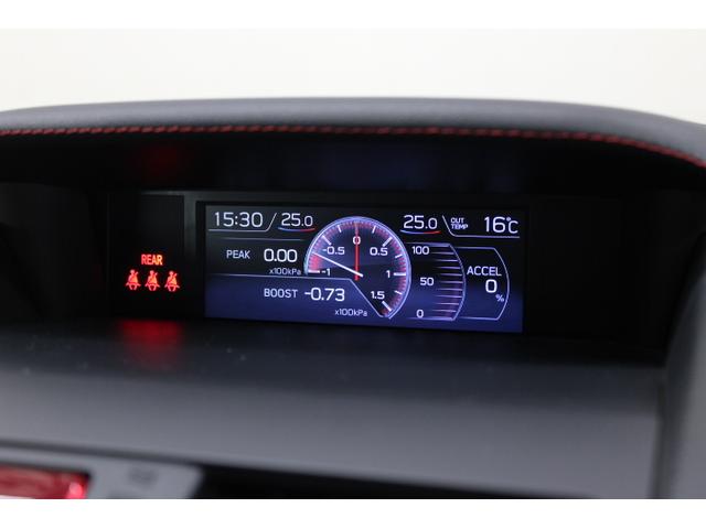 �_�b�V���{�[�h�㒆���ɂ͑�^�J���[�t���̃}���`�t�@���N�V�����f�B�X�v���C��ݒu�B�ԗ��̗l�X�ȏ���\�����܂��B