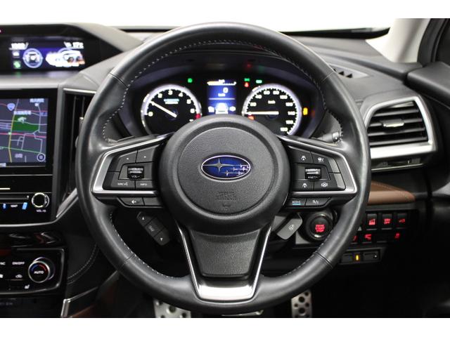 �n���h���ɂ̓I�[�f�B�I�A�N���[�Y�R���g���[���̐ݒ���s���R���g���[���{�^����z�u�A�������ړ����鎖���������I�ȑ���Őݒ肪�\�ł��B