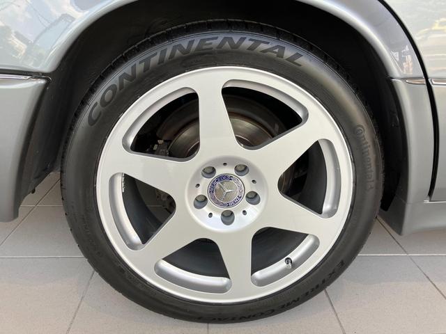 ミディアムクラス ５００Ｅ　電動シート　シートヒーター　サンルーフ（24枚目）