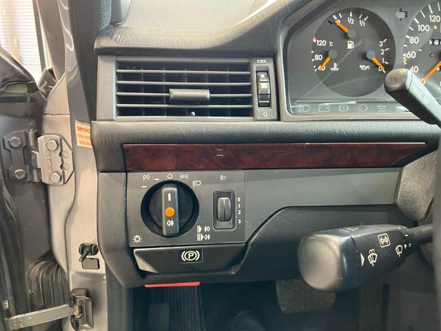 ミディアムクラス ５００Ｅ　電動シート　シートヒーター　サンルーフ（29枚目）