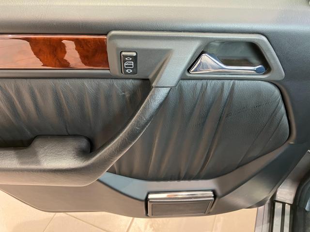 ミディアムクラス ５００Ｅ　電動シート　シートヒーター　サンルーフ（42枚目）