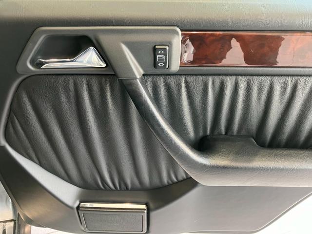 ミディアムクラス ５００Ｅ　電動シート　シートヒーター　サンルーフ（47枚目）