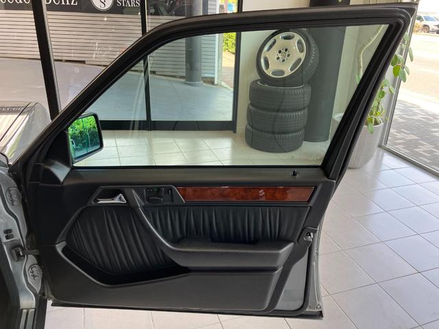 ミディアムクラス ５００Ｅ　電動シート　シートヒーター　サンルーフ（49枚目）