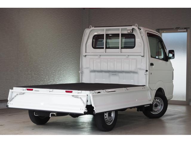 NT100クリッパートラック DX農繁仕様 5MT・4WD切替・デフロック・スロープ付き・荷台ゴムマット・あおりプロテクター・作業灯・ドアバイザー・フロアゴムマット(13枚目)