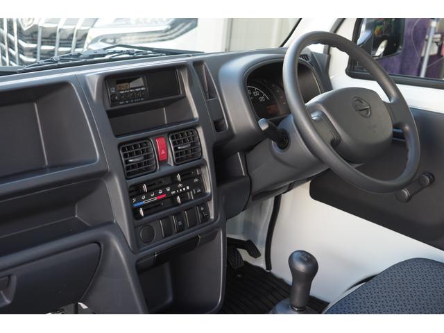 NT100クリッパートラック DX農繁仕様 5MT・4WD切替・デフロック・スロープ付き・荷台ゴムマット・あおりプロテクター・作業灯・ドアバイザー・フロアゴムマット(16枚目)