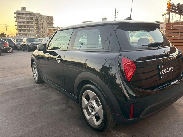 新型になっても変わらぬミニの佇まい！