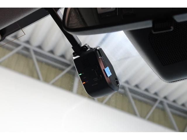 『ドライブレコーダー』を装備♪動画を残すことで万が一の事態に遭遇した時の必須アイテムです！急ブレーキ・急ハンドルが起こった際、自動で記録が上書きされずに保存され、後でＰＣ等で確認出来ます。