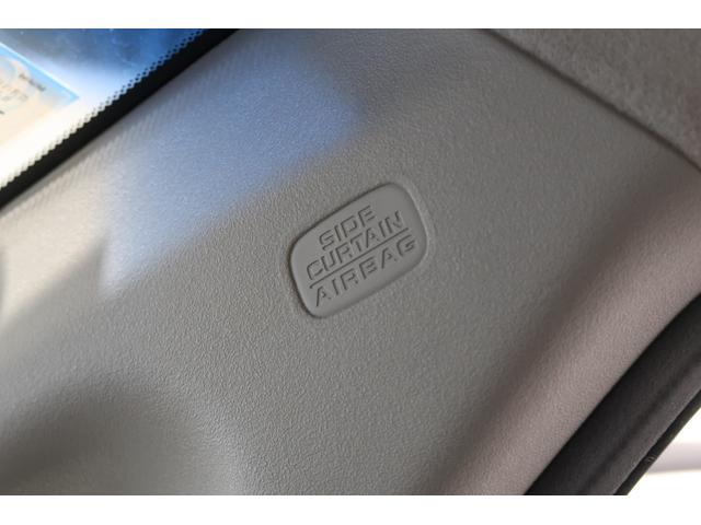 �T�C�h�J�[�e���G�A�o�b�O�V�X�e���́A�����Փˎ��ɑ�l����q���܂ŗl�X�ȑ̊i�̓������򕔂��L���͈͂ŕی�B���ɃZ���^�[�s���[�ւ̓����Փ˂�h���W�J�����������Ă��܂��B