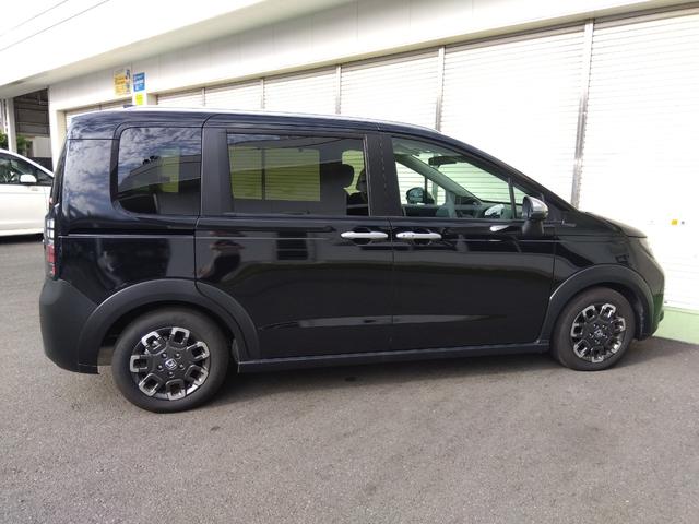 フリード e:HEVクロスター 当社デモカー HondaSENSING ドラレコ メモリーナビ リアカメラ ETC ワンオーナー Sヒーター 衝突軽減ブレーキシステム フルセグ 禁煙車 オートエアコン バックモニター LEDライト(4枚目)