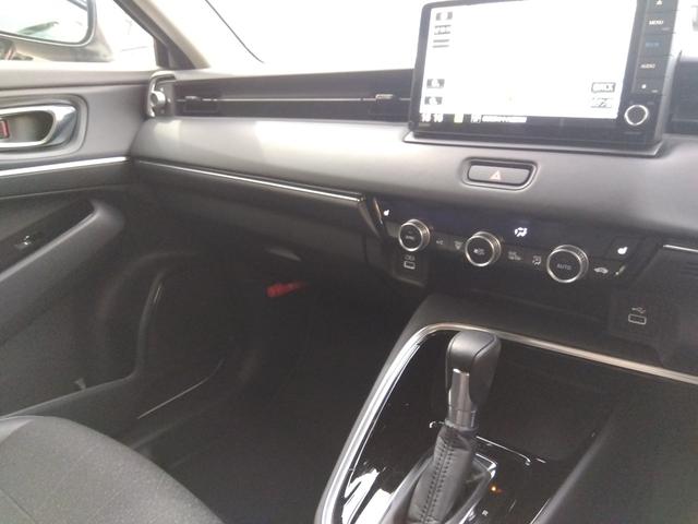ヴェゼル e:HEVZ 当社デモカー HondaSENSING ドラレコ メモリーナビ リアカメラ ETC 純正アルミ 衝突回避支援ブレーキ機能 1オナ スマキ Pトランク フルオートエアコン Dレコ エアバッグ Rカメ(13枚目)