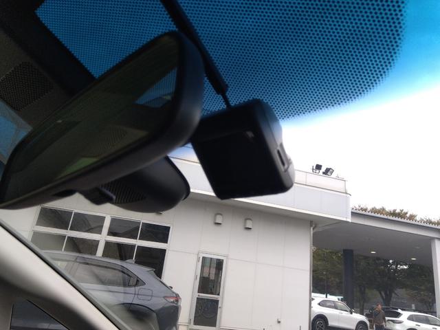 シャトル ハイブリッドＺホンダセンシング　ドラレコ　メモリーナビ　リアカメラ　ＥＴＣ　純正アルミ　ドアバイザー　衝突軽減　ＬＥＤライト　前席シートヒーター　Ｂカメラ　クルコン　ＵＳＢ接続　ＤＶＤ　パワーウィンドウ　ナビＴＶ　スマートキー（3枚目）