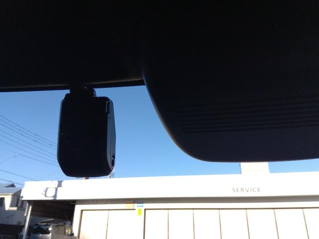 Ｎ－ＢＯＸカスタム ターボ　当社デモカー　ＨｏｎｄａＳＥＮＳＩＮＧ　ドラレコ　全周囲カメラ　ＨＤＤナビ　ＥＴＣ　純正アルミ　イモビライザー　１オナ　衝突被害軽減　フロントカメラ　サイドカメラ　禁煙　ベンチシート　キーフリー（6枚目）