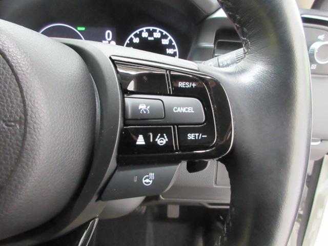 ヴェゼル ｅ：ＨＥＶＺ　ＨｏｎｄａＳＥＮＳＩＮＧ　前後ドラレコ　メモリーナビ　リアカメラ　シートヒーター　電動リアゲート　純正アルミ　パドルシフト　Ｂｌｕｅｔｏｏｔｈ　ワンオーナー　衝突回避支援ブレーキ機能　１オナ　スマキ（8枚目）