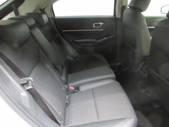 ヴェゼル ｅ：ＨＥＶＺ　ＨｏｎｄａＳＥＮＳＩＮＧ　前後ドラレコ　メモリーナビ　リアカメラ　シートヒーター　電動リアゲート　純正アルミ　パドルシフト　Ｂｌｕｅｔｏｏｔｈ　ワンオーナー　衝突回避支援ブレーキ機能　１オナ　スマキ（20枚目）