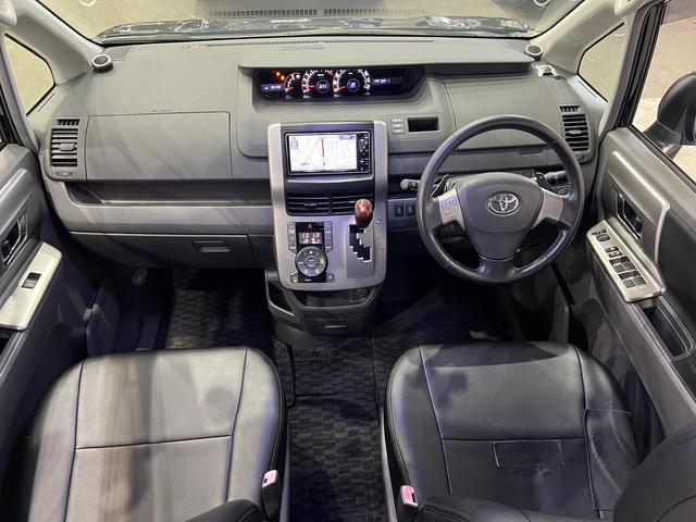 ヴォクシー ＺＳ　煌ＩＩ　社外マフラー／ＥＳＴＡＴＵＳ１８ＡＷ／両側電動スライドドア／パドルシフト／スマートキー／ＥＴＣ／純正ナビ／バックカメラ／ＨＩＤオートライト（22枚目）