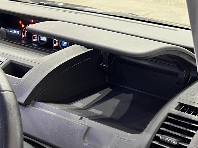 ヴォクシー ＺＳ　煌ＩＩ　社外マフラー／ＥＳＴＡＴＵＳ１８ＡＷ／両側電動スライドドア／パドルシフト／スマートキー／ＥＴＣ／純正ナビ／バックカメラ／ＨＩＤオートライト（28枚目）