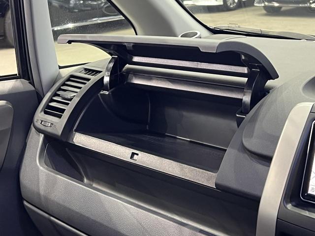 ヴォクシー ＺＳ　煌ＩＩ　社外マフラー／ＥＳＴＡＴＵＳ１８ＡＷ／両側電動スライドドア／パドルシフト／スマートキー／ＥＴＣ／純正ナビ／バックカメラ／ＨＩＤオートライト（29枚目）