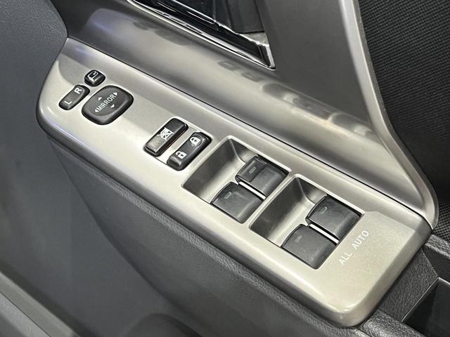 ヴォクシー ＺＳ　煌ＩＩ　社外マフラー／ＥＳＴＡＴＵＳ１８ＡＷ／両側電動スライドドア／パドルシフト／スマートキー／ＥＴＣ／純正ナビ／バックカメラ／ＨＩＤオートライト（30枚目）