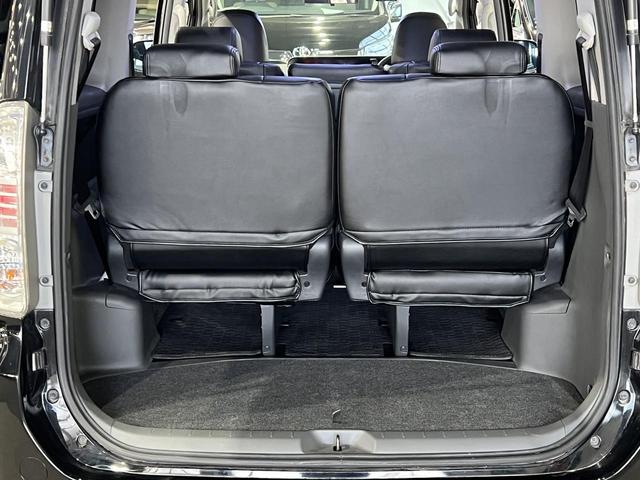 ヴォクシー ＺＳ　煌ＩＩ　社外マフラー／ＥＳＴＡＴＵＳ１８ＡＷ／両側電動スライドドア／パドルシフト／スマートキー／ＥＴＣ／純正ナビ／バックカメラ／ＨＩＤオートライト（42枚目）