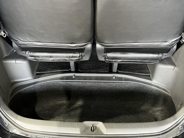 ヴォクシー ＺＳ　煌ＩＩ　社外マフラー／ＥＳＴＡＴＵＳ１８ＡＷ／両側電動スライドドア／パドルシフト／スマートキー／ＥＴＣ／純正ナビ／バックカメラ／ＨＩＤオートライト（44枚目）