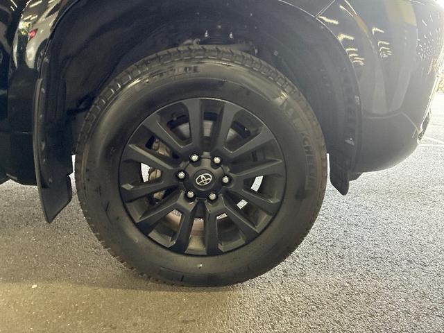 ランドクルーザープラド TX Lパッケージ マットブラックエディション オートクルーズ 踏み間違い防止装置 ナビ付 セキュリティー 電動パワーシート アルミ ETC車載器 3列シート LEDヘッドライト キーレス 4WD サンルーフ ミュージックプレイヤー接続可 ABS(10枚目)