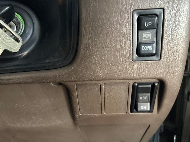 ハイラックスサーフ ＳＳＲ－Ｘ　ＥＴＣ　４ＷＤ　ナビ　ＡＢＳ　ＤＶＤ　ＬＥＤヘッドライト（8枚目）