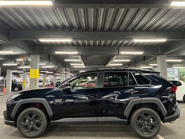 RAV4 アドベンチャー オフロードパッケージ パワーウインドウ AAC アルミホイール キーフリー LEDランプ クルコン スマートキ ミュージックプレイヤー接続可 運転席パワーシート 横滑り防止装置 ABS 盗難防止装置 PS エアバッグ(4枚目)