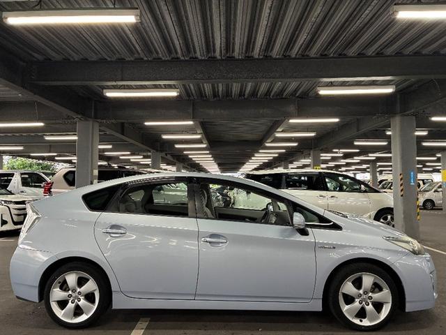 プリウス Sツーリングセレクション スマキ- Bカメ サイドエアバッグ アルミ装備 イモビライザー 1セグ メモリ-ナビ キーレス Wエアバック LEDランプ 横滑り防止機能 パワステ エアB ドラレコ TVナビ AUTOエアコン(3枚目)