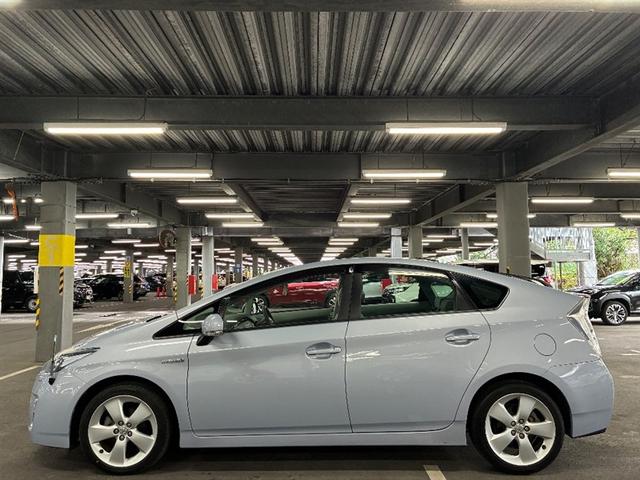 プリウス Sツーリングセレクション スマキ- Bカメ サイドエアバッグ アルミ装備 イモビライザー 1セグ メモリ-ナビ キーレス Wエアバック LEDランプ 横滑り防止機能 パワステ エアB ドラレコ TVナビ AUTOエアコン(4枚目)