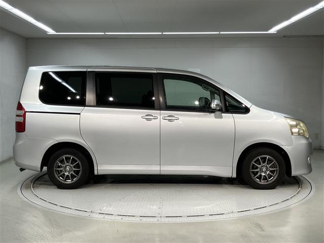 ノア X Lセレクション スマートキー・プッシュスタート 1オーナー車 エアコン 地デジ メモリーナビ アルミホイル キーレス バックモニタ エアーバッグ パワーステアリング ABS パワーウィンドウ DVD再生機能 WSRS(3枚目)