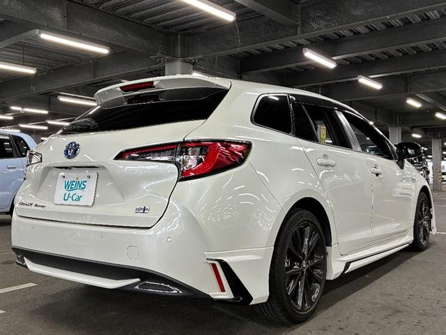 カローラツーリング ハイブリッド　ダブルバイビー　追突軽減ブレーキ　バックモニタ　地デジフルセグ　横滑防止　エアロ　ナビＴＶ　スマキー　ＬＥＤライト　デュアルエアバッグ　エアコン　オートクルーズ　サイドエアバッグ　ＥＴＣ付　ＰＳ　キーフリー　ＡＢＳ（2枚目）