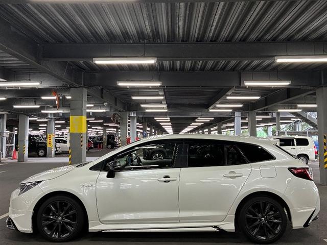 カローラツーリング ハイブリッド　ダブルバイビー　追突軽減ブレーキ　バックモニタ　地デジフルセグ　横滑防止　エアロ　ナビＴＶ　スマキー　ＬＥＤライト　デュアルエアバッグ　エアコン　オートクルーズ　サイドエアバッグ　ＥＴＣ付　ＰＳ　キーフリー　ＡＢＳ（4枚目）