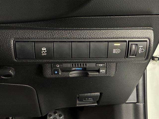 カローラツーリング ハイブリッド　ダブルバイビー　追突軽減ブレーキ　バックモニタ　地デジフルセグ　横滑防止　エアロ　ナビＴＶ　スマキー　ＬＥＤライト　デュアルエアバッグ　エアコン　オートクルーズ　サイドエアバッグ　ＥＴＣ付　ＰＳ　キーフリー　ＡＢＳ（8枚目）