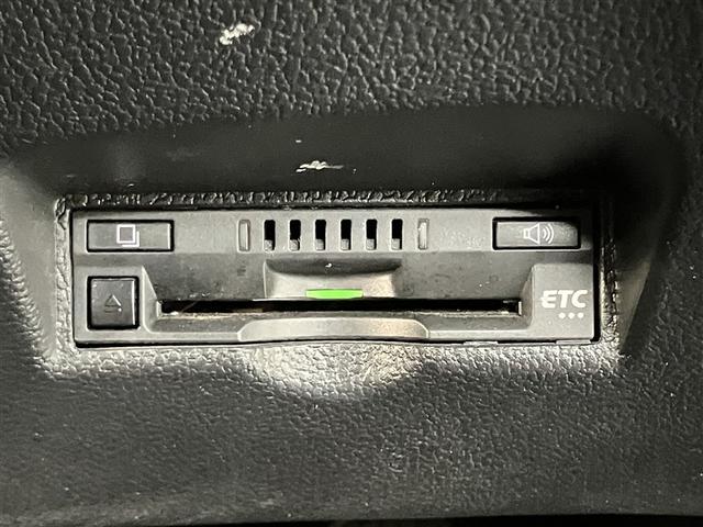 プリウス Ｓツーリングセレクション　エアバック　地デジ　Ｂモニ　ＡＣ１００Ｖ　ＬＥＤヘッド　イモビ　オートクルーズ　横滑り防止　サイドエアバック　ＤＶＤ再生可　ＥＴＣ　スマートキー　メモリ－ナビ　助手席エアバック　ナビＴＶ　ＡＢＳ　ＡＷ（8枚目）