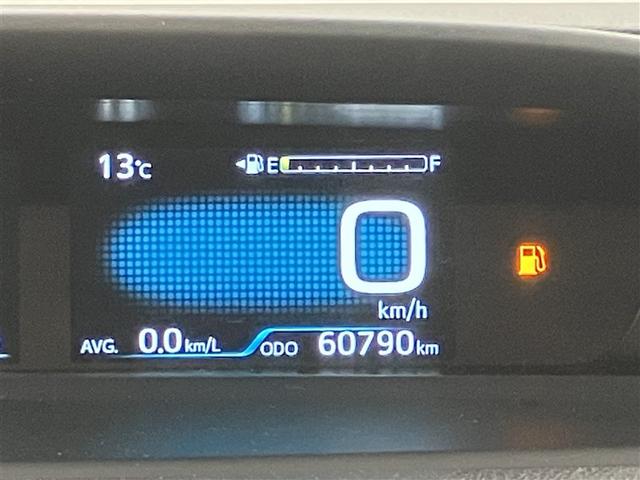 プリウス Ｓツーリングセレクション　エアバック　地デジ　Ｂモニ　ＡＣ１００Ｖ　ＬＥＤヘッド　イモビ　オートクルーズ　横滑り防止　サイドエアバック　ＤＶＤ再生可　ＥＴＣ　スマートキー　メモリ－ナビ　助手席エアバック　ナビＴＶ　ＡＢＳ　ＡＷ（14枚目）
