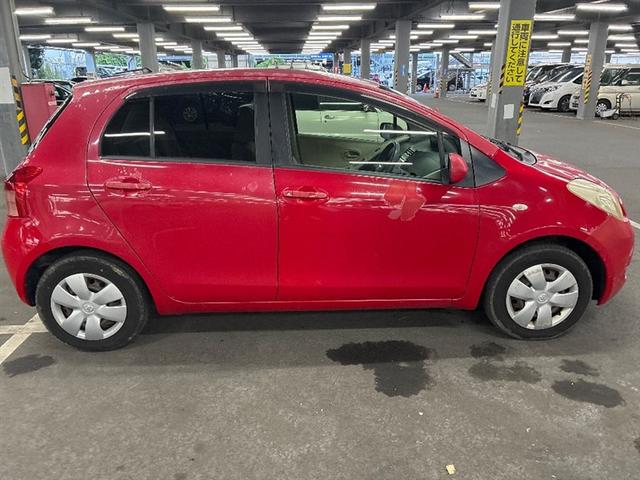 ヴィッツ Ｆ　マニュアルエアコン　ＥＴＣ車載器　キーレス　パワステ　パワーウインド　運転席エアバッグ　ＡＢＳ　Ｗエアバック（3枚目）