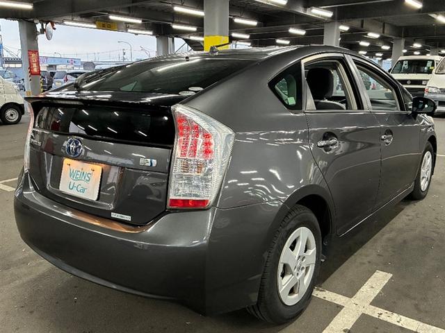 プリウス Ｓ　ＬＥＤエディション　ＡＵＸ端子　フルオートエアコン　ナビＴＶ　地デジＴＶ　スマートキープッシュスタート　ＡＷ　パワーウィンドー　Ｂカメ　Ｗエアバッグ　イモビ　ＥＴＣ車載器　エアバック　サイドエアバック　キーレスエントリー（2枚目）