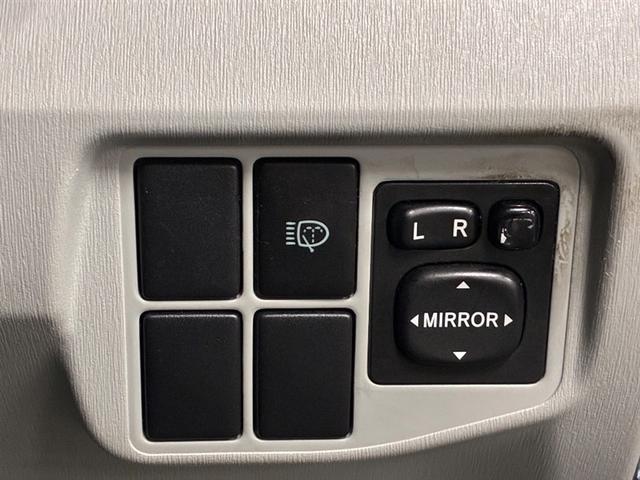 プリウス Ｓ　ＬＥＤエディション　ＡＵＸ端子　フルオートエアコン　ナビＴＶ　地デジＴＶ　スマートキープッシュスタート　ＡＷ　パワーウィンドー　Ｂカメ　Ｗエアバッグ　イモビ　ＥＴＣ車載器　エアバック　サイドエアバック　キーレスエントリー（8枚目）