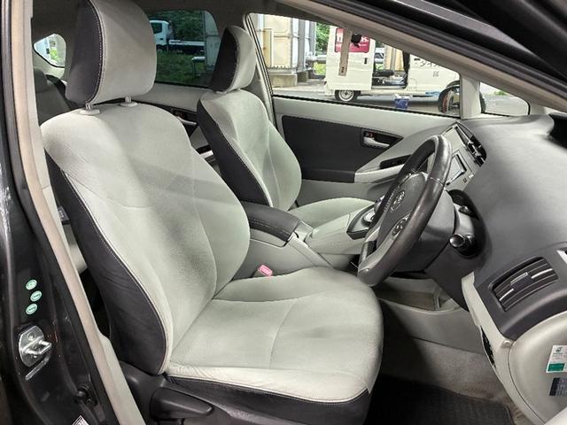 プリウス Ｓ　ＬＥＤエディション　ＡＵＸ端子　フルオートエアコン　ナビＴＶ　地デジＴＶ　スマートキープッシュスタート　ＡＷ　パワーウィンドー　Ｂカメ　Ｗエアバッグ　イモビ　ＥＴＣ車載器　エアバック　サイドエアバック　キーレスエントリー（9枚目）