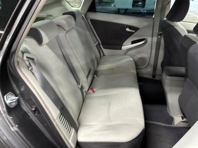 プリウス Ｓ　ＬＥＤエディション　ＡＵＸ端子　フルオートエアコン　ナビＴＶ　地デジＴＶ　スマートキープッシュスタート　ＡＷ　パワーウィンドー　Ｂカメ　Ｗエアバッグ　イモビ　ＥＴＣ車載器　エアバック　サイドエアバック　キーレスエントリー（10枚目）