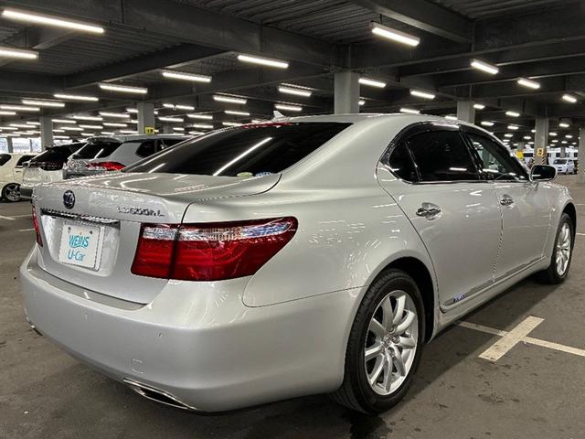 ＬＳ ＬＳ６００ｈＬ後席セパレートシートパッケージ　クルーズコントロール　バックモニター　フルセグＴＶ　４ＷＤ　アルミホイール　ＬＥＤヘッドランプ　ＥＴＣ　スマートキー　パワーシート　エアコン　パワーステアリング　ムーンルーフ　ＡＣ１００Ｖ　ＤＶＤ（2枚目）