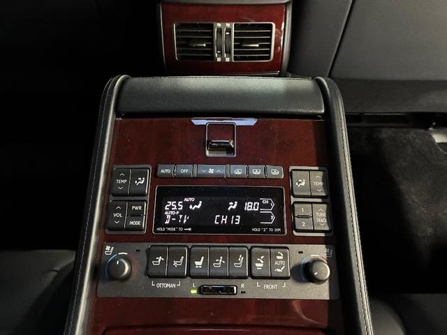 ＬＳ ＬＳ６００ｈＬ後席セパレートシートパッケージ　クルーズコントロール　バックモニター　フルセグＴＶ　４ＷＤ　アルミホイール　ＬＥＤヘッドランプ　ＥＴＣ　スマートキー　パワーシート　エアコン　パワーステアリング　ムーンルーフ　ＡＣ１００Ｖ　ＤＶＤ（8枚目）