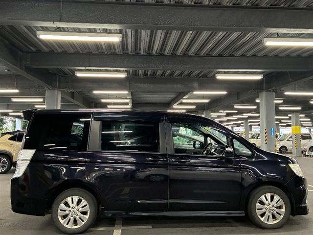 ステップワゴンスパーダ Z フルセグ地デジ Wパワスラ VSA 3列シート パワーステアリング AAC 盗難防止システム アルミホイール キーレスエントリー 4WD ABS パワーウィンドウ スマートキー ウォークスルー(3枚目)