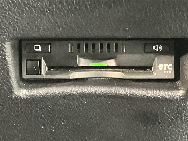 シエンタ ファンベースＧ　バックモニタ－　イモビ　パワステ　ＬＥＤライト　アイスト　デュアルエアバッグ　記録簿有　横滑り防止装置　エアバッグ　オートエアコン　パワーウィンドウ　ＡＢＳ　スマートキー　ワンオーナー車　ＥＴＣ（9枚目）